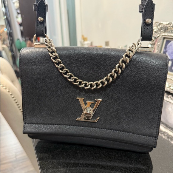 Louis Vuitton Lock me 2 - Picture 6 of 6